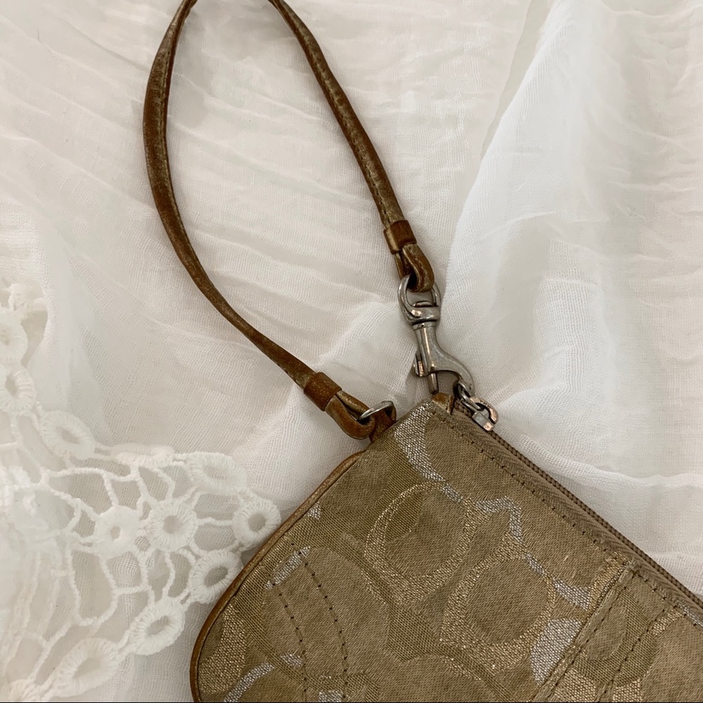 COACH GOLDEN TAN WRISTLET - Picture 15 of 15